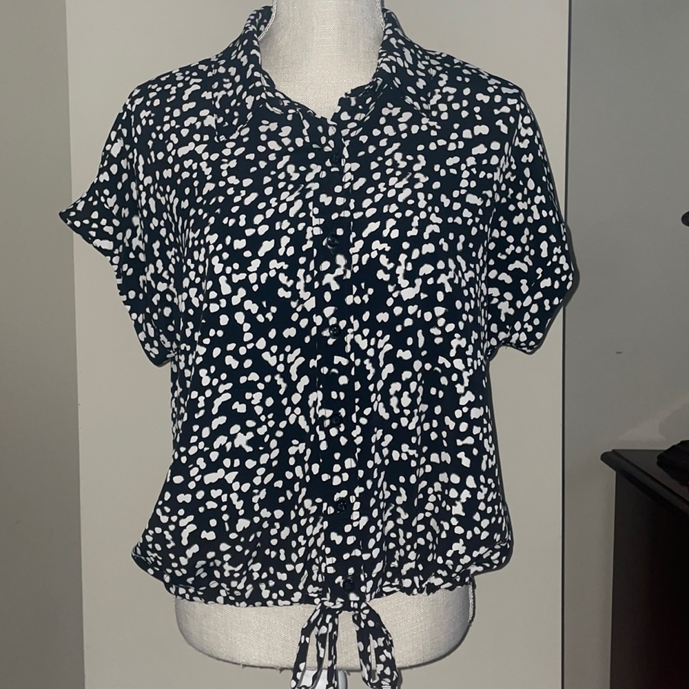 Matty M Womens Button Front Knot Front Shirt